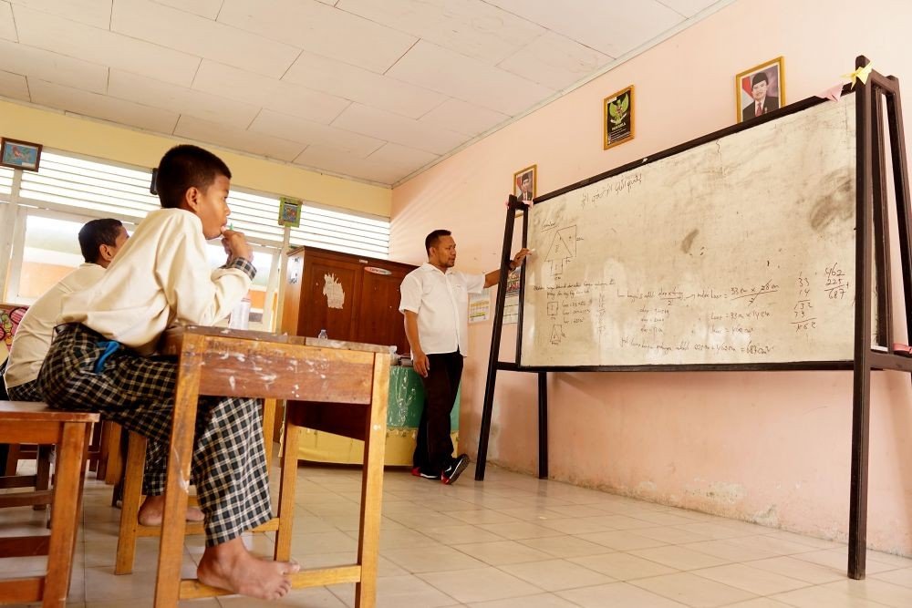 Rendahnya Lulusan Pendidikan Tinggi dan Kesulitan Baca Tulis