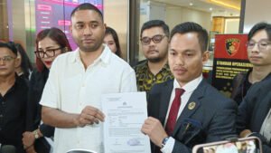 Rayen Pono Laporkan Ahmad Dhani ke Bareskrim dan MKD: Apa yang Terjadi?