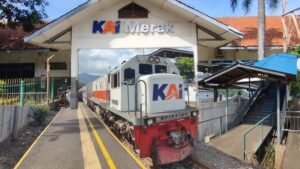 Naik Kereta ke Merak Jadi Mudah