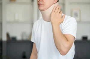 Waspada Gadget Neck, Penyebab Leher Pegal yang Sering Diabaikan