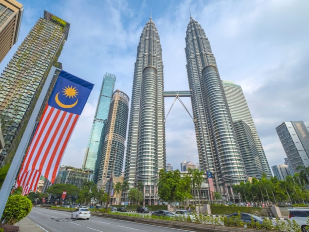 Paket Liburan Malaysia Enam Hari Lima Malam