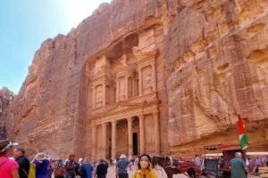Banjir Bandang di Kota Kuno Petra Yordania: Sebuah Tinjauan Menyeluruh