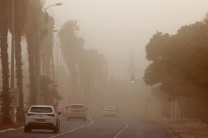 Debu Tebal Selimuti Arab Saudi dan Yordania