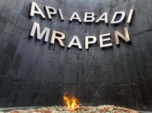 Menguak Fenomena Aneh Api Abadi Mrapen