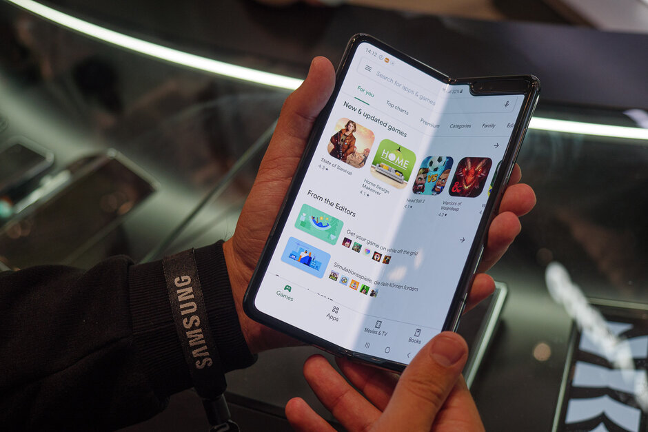 Era Layar Lipat: Lebih dari Sekadar Tren, Masa Depan Perangkat Mobile?