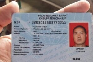Tentu, mari kita bahas tuntas mengenai e-KTP dan perkembangan identitas digital di Indonesia, dengan gaya bahasa yang mudah dipahami.